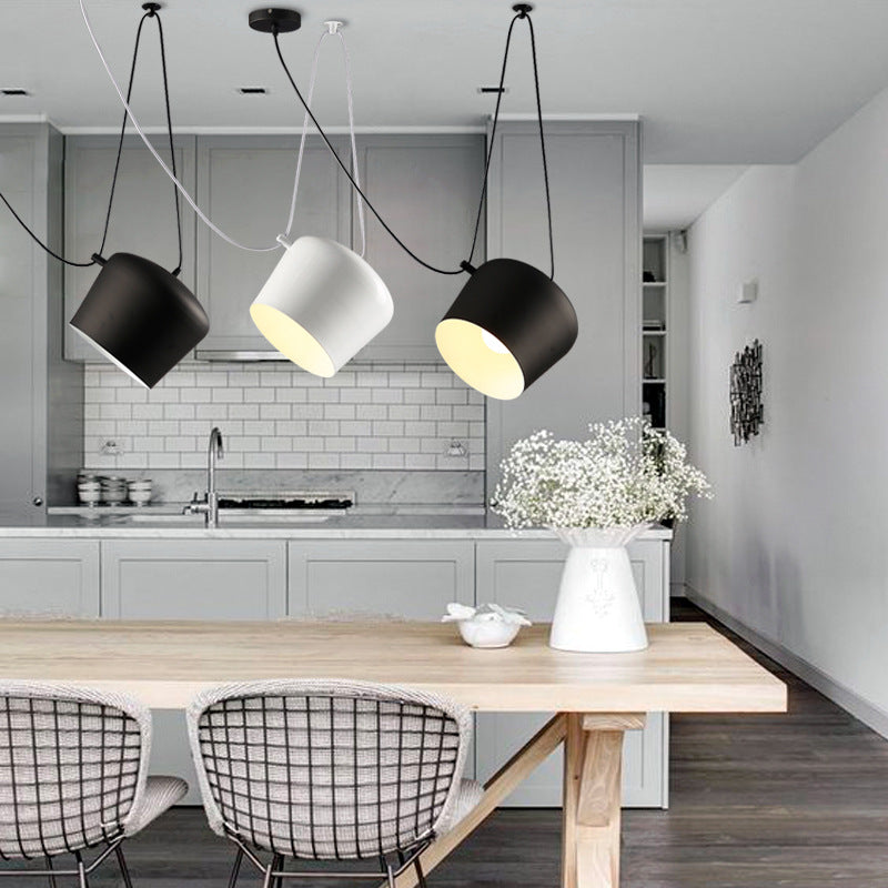 A 45-degree angled shot showing the "snare" or ring shape from slightly below.