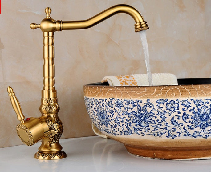 Add timeless luxury to your washbasin with our All Copper European Antique Faucet. Featuring exquisite hand-carved details and a classic rotary handle, this solid copper tap brings "Old World" elegance and durability to any sophisticated bathroom. Shop at nordadecor.eu.